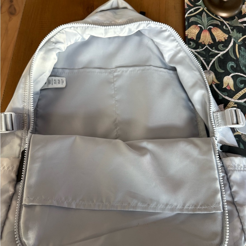 Lululemon Blue/White Heritage Camo Backpack - Picture 5 of 6